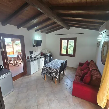 Trilocale Climatizzato L'oleandro Holiday home Tanaunella